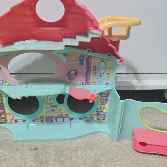 Littlest Pet Shop House - Picture 4 of 4